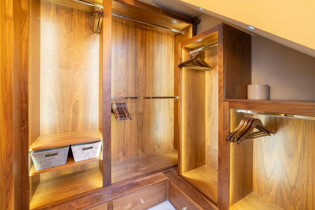 הרוגייט Westcourt By Rmg Apartments מראה חיצוני תמונה