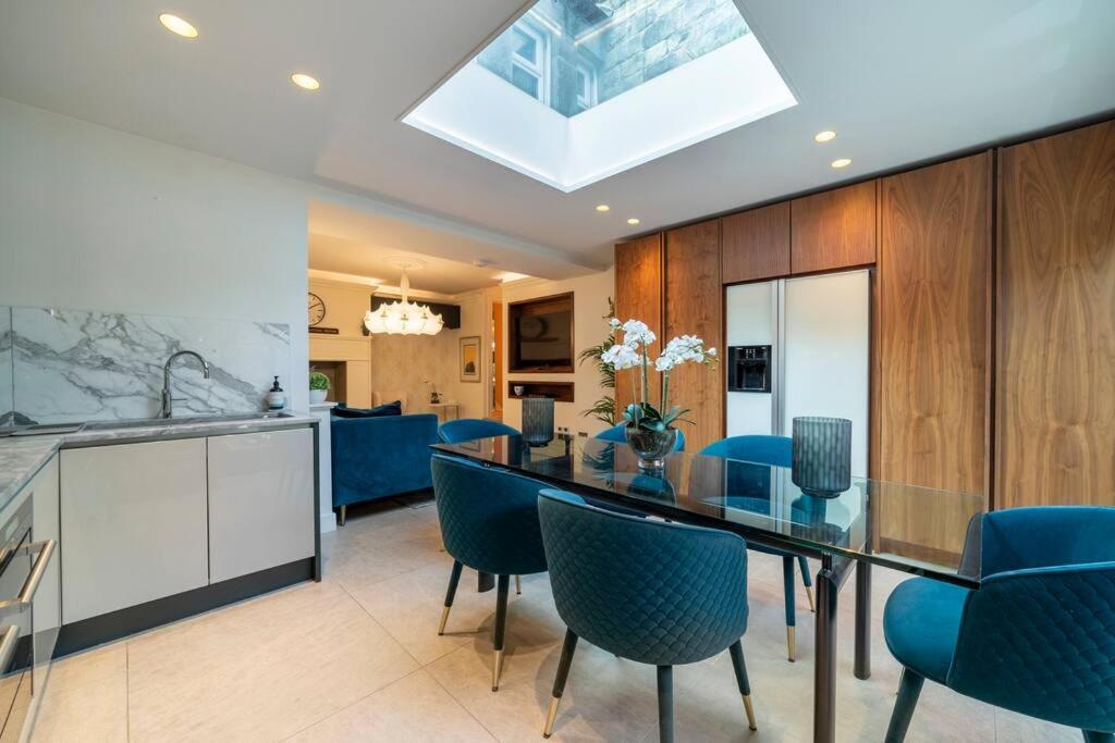 הרוגייט Westcourt By Rmg Apartments מראה חיצוני תמונה